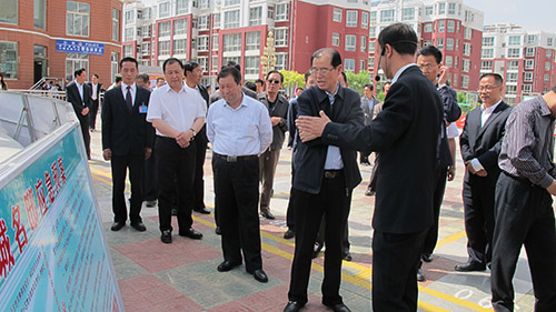 5月13日，自治区人大副主任何学清等领导一行莅临“山城名邸”视察工作。
